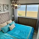 Neptuno Beachfront アパート *