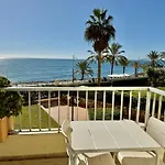 Neptuno Beachfront アパート マルベーリャ