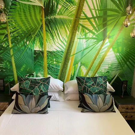 Neptuno & Diana Beachfront Central Suites Marbella