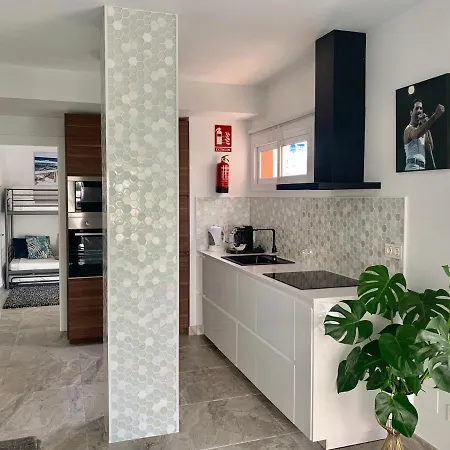 Neptuno Beachfront Apartment Marbella