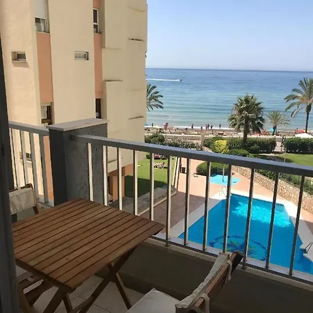Neptuno & Diana Beachfront Central Suites *