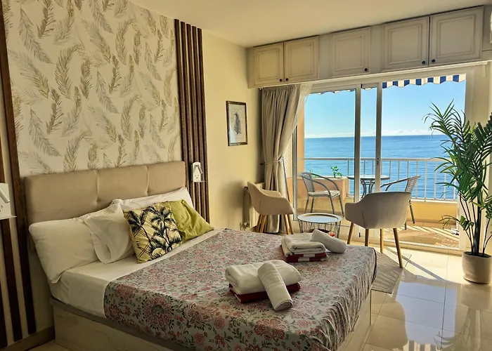 Neptuno Beachfront * מארבלה