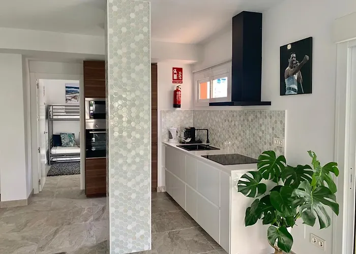 Neptuno Beachfront Апартаменты Марбелья